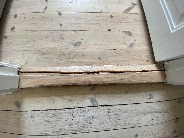 Tømrer: Dørtrin og dør-fix