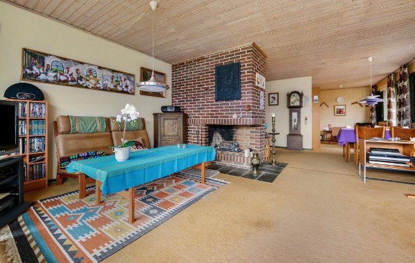 Assistance til Renovering af 70 hus 135 m2. Nedrivning af køkken, loft og fjernelse af tapet mm.