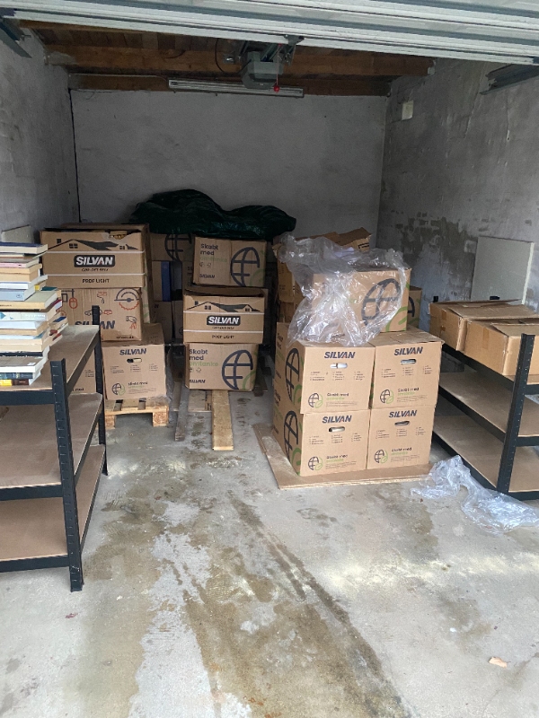 træplader op i muret garage evt. med tynd lag isolering