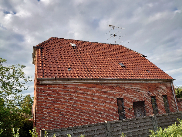 Tagsten og et lille vindue skal skiftes på taget