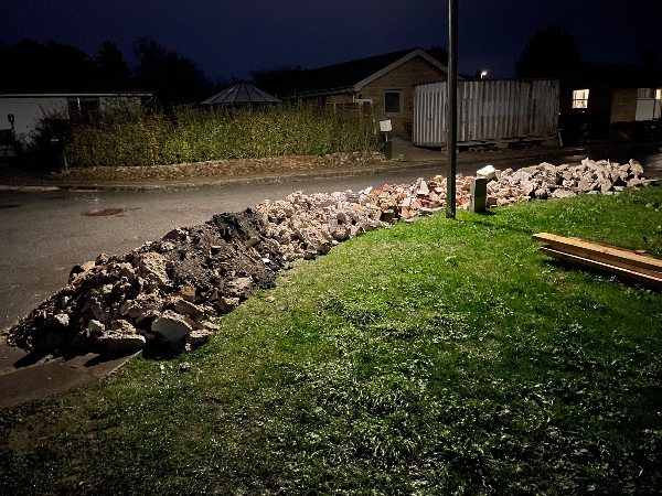 Afhentning af murbrokker