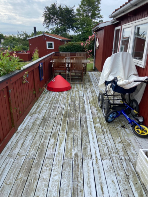 Afslibning af træterrasse ca 35-40 kvm2 samt efterbehandling med transparent holdbar olie