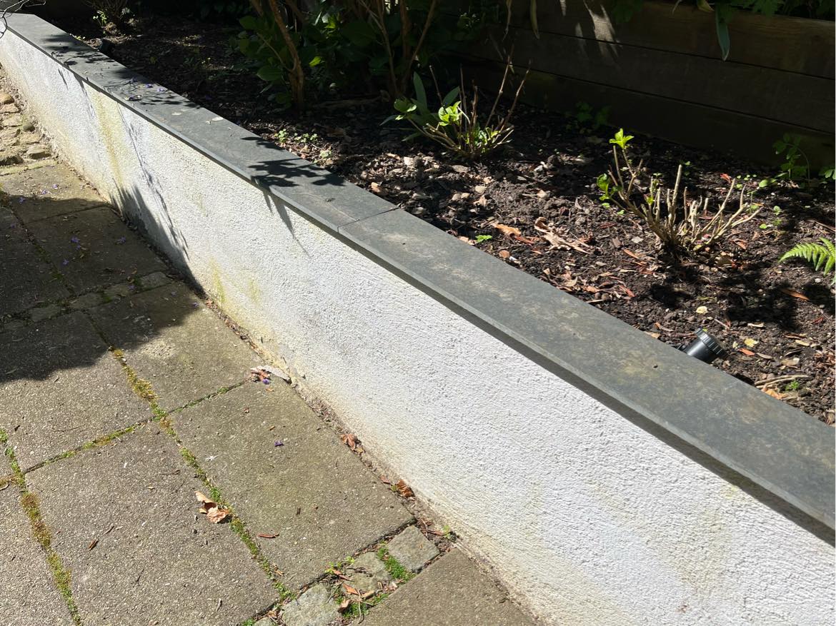 Fliser på havemur ca 5-6 m2