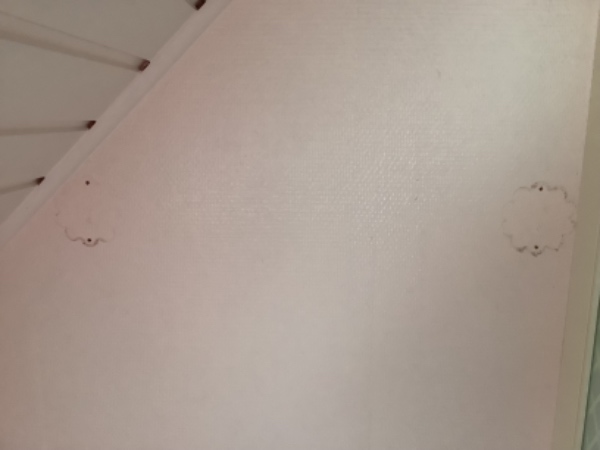 Skiftet en badeværelseshylde/glashylde.