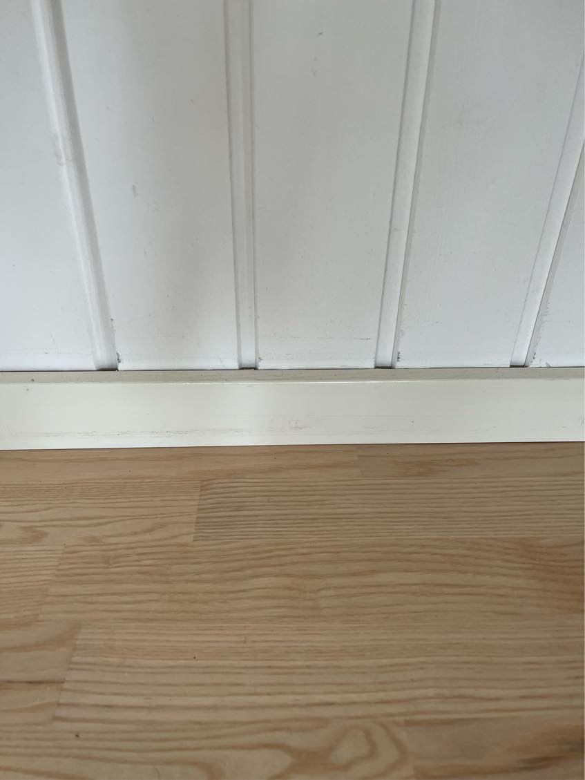 Opsætning af skillevæg til værelse