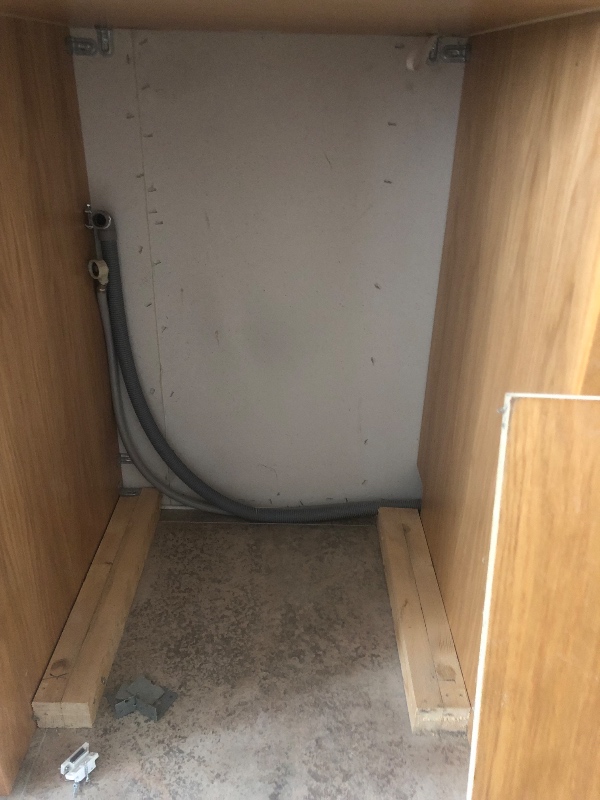 montering af vaskemaskine, med eltilslutning og vand/afløb