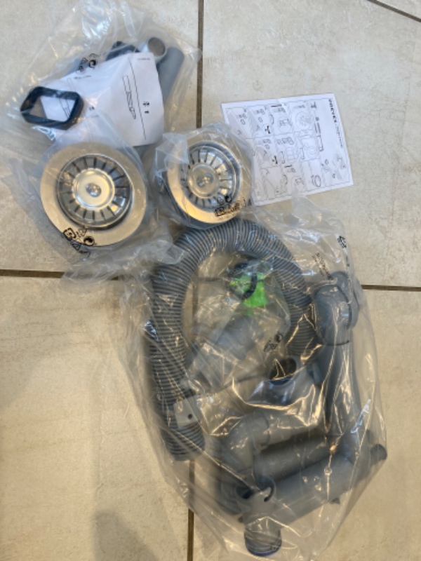 Montering af afløb/rør under køkkenvask