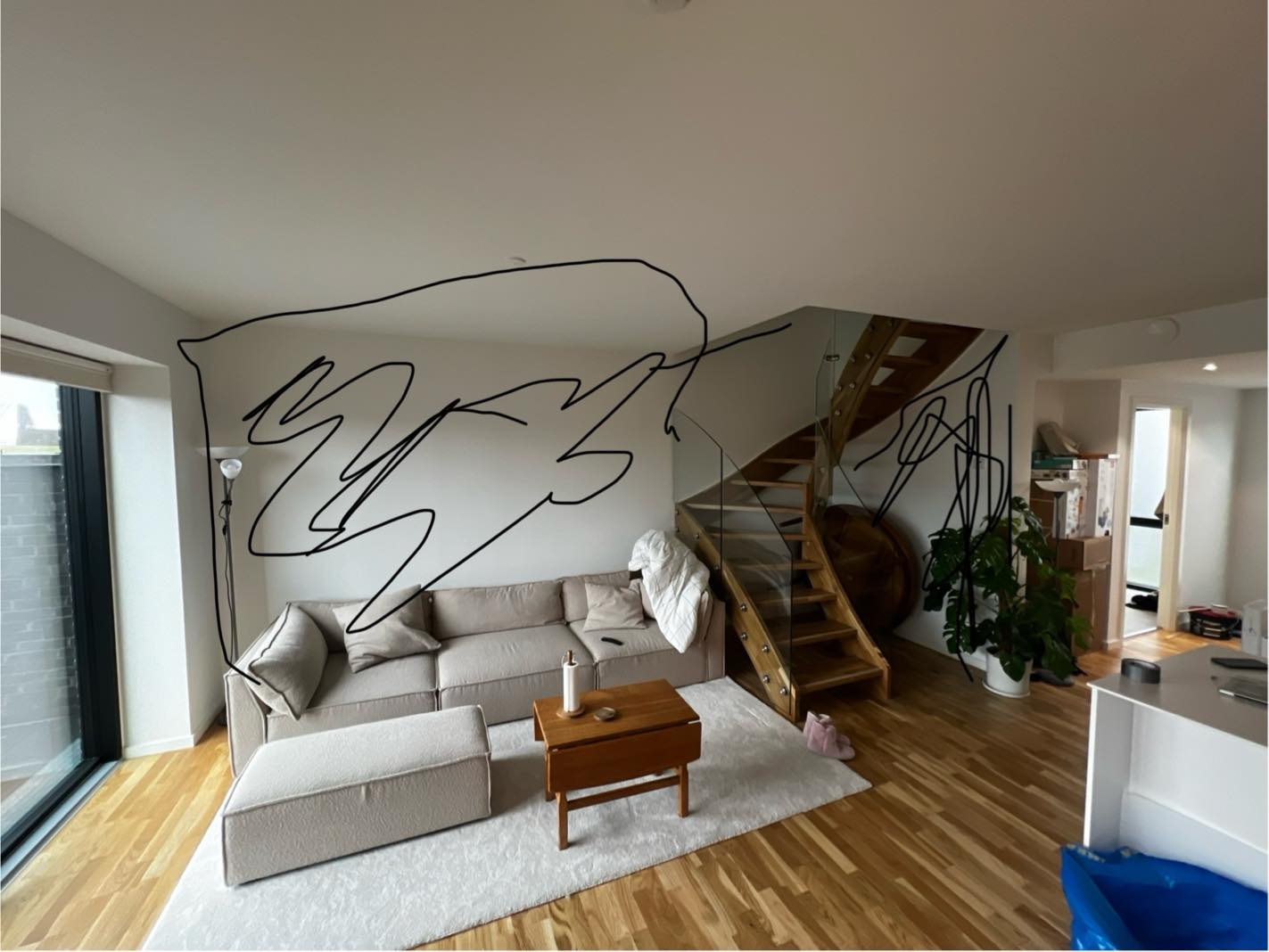 Maling af stueetage. Maling er købt