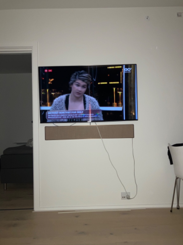 230 volt og netværkstik i skillevæg, der er et eksisterende stik.