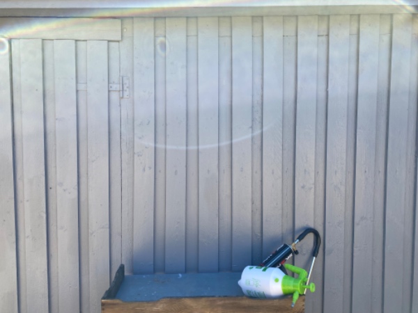 2 yderdøre, carport loft, skue ca 15 kvadratmeter, ca 2 meter hegn
