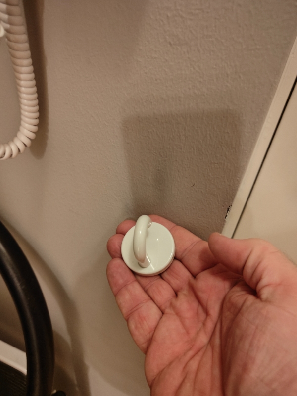 Flytte møbler, opsætte kroge og håndtag