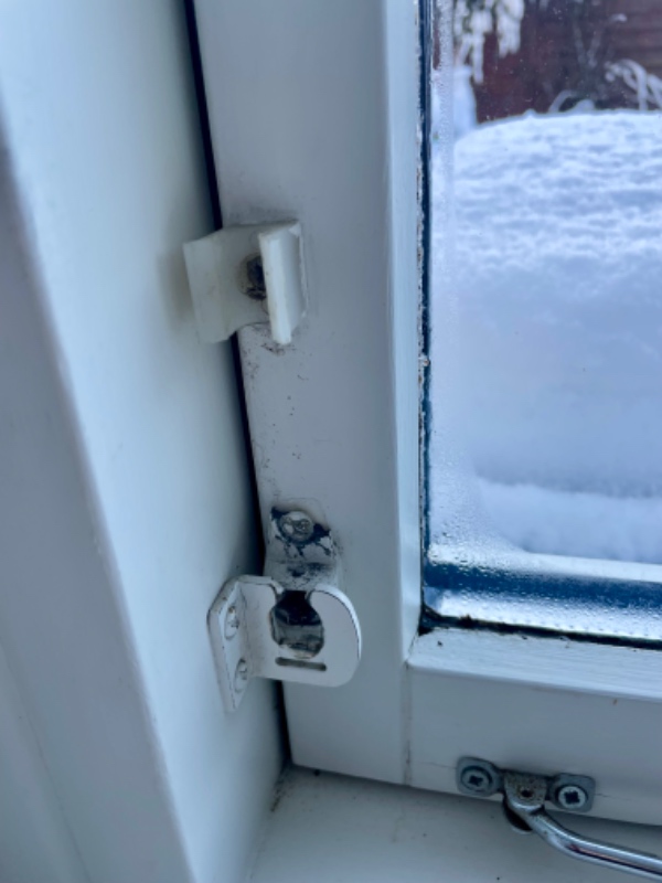 Skiftet en vindueshaspe/tyverisikring