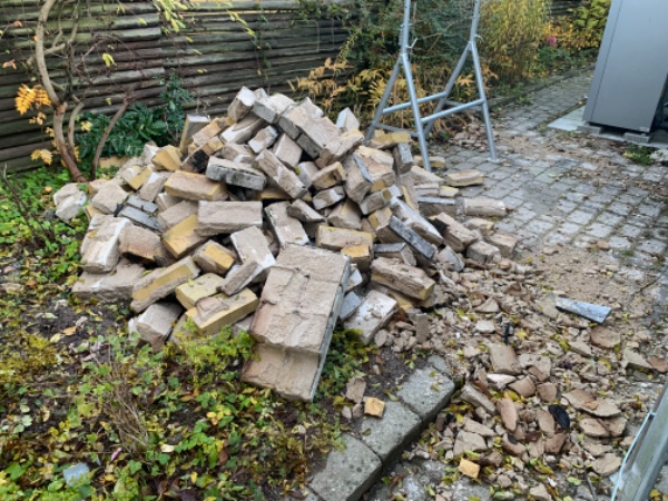 Mureraffald køres væk