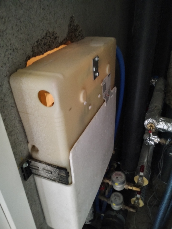 Udskiftning af væghængt toilet og cisterne.