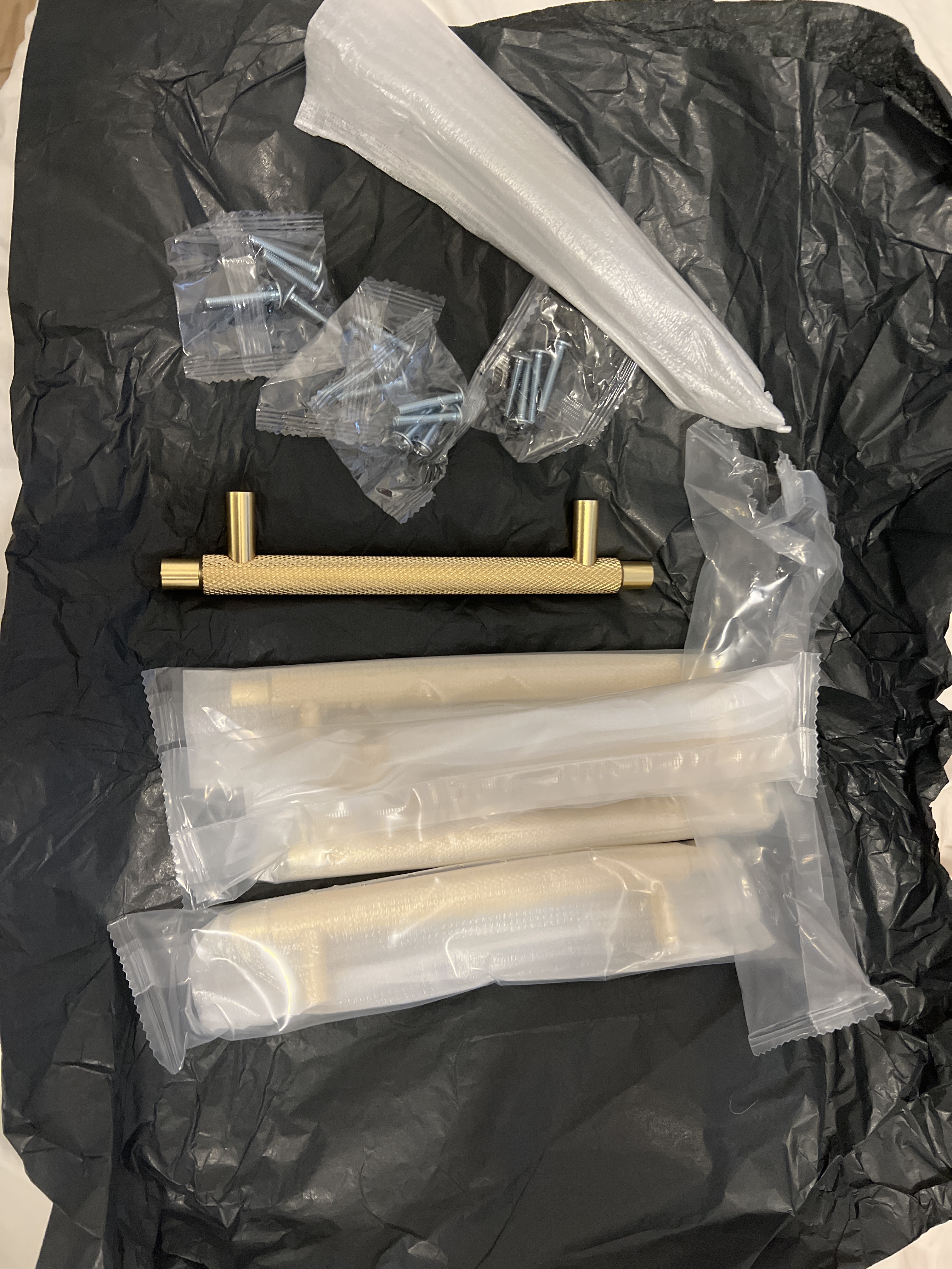 Hænge tv op + 4 greb på skabe