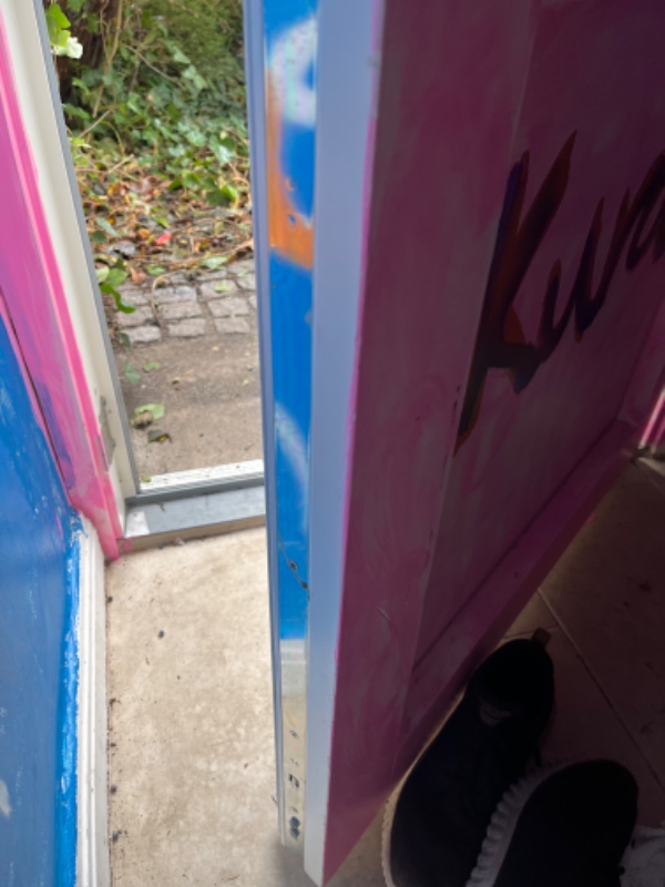 montering af kattelem i dør