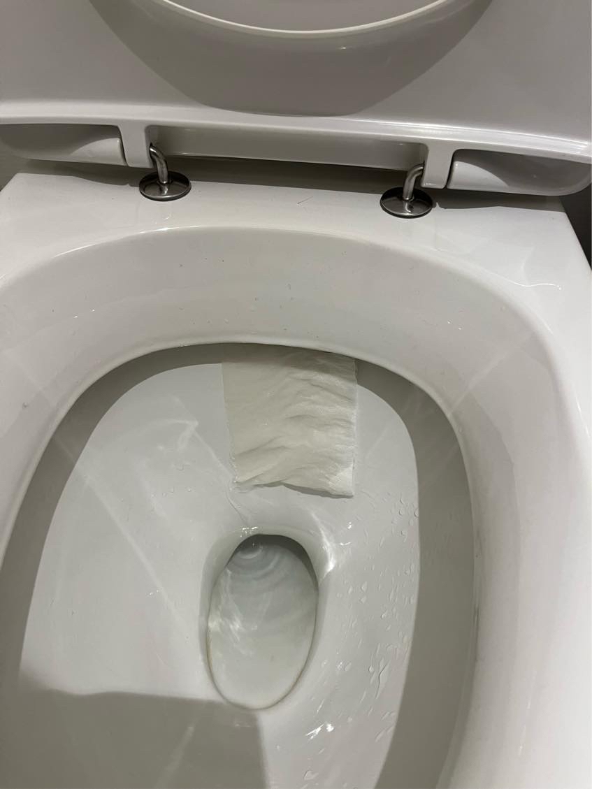 Toilet løber også efter der er lukket for vandtilførsel, så der skal formentlig skiftes pakning på udløbsventilen. Det er et Ifö Sign toilet.