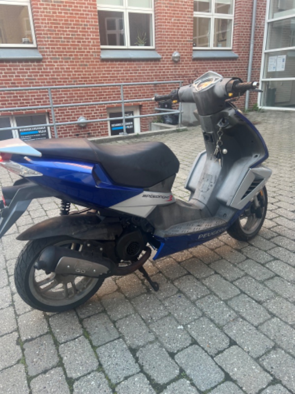 Scooter vil ikke trække og køre som den skal. Den har fået ny karburator, pumpe osv. starter perfekt. Men vil ikke trække