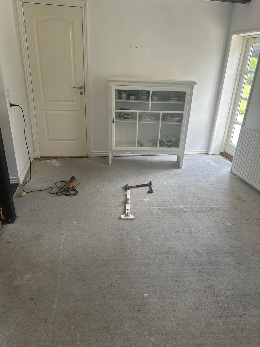 Lægning af klikgulv.