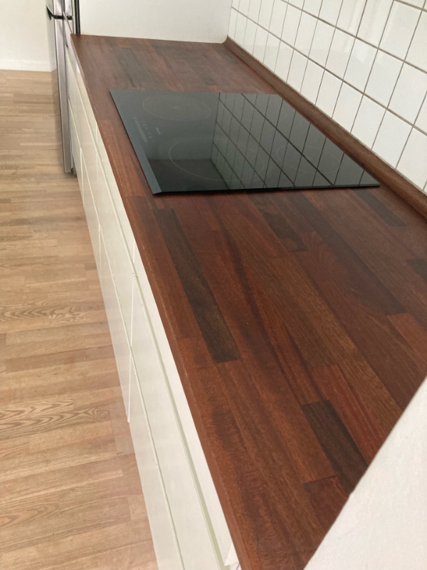 Slibning og oliering af køkkenbord + indkøb og montering af toiletbræt