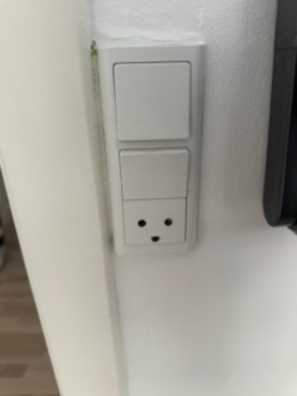 udskiftning af afbryder/stikkontakt som vist på billedet. samt evt. lave jordforbindelse til stikkontakt uden jordforbindelse mm. 