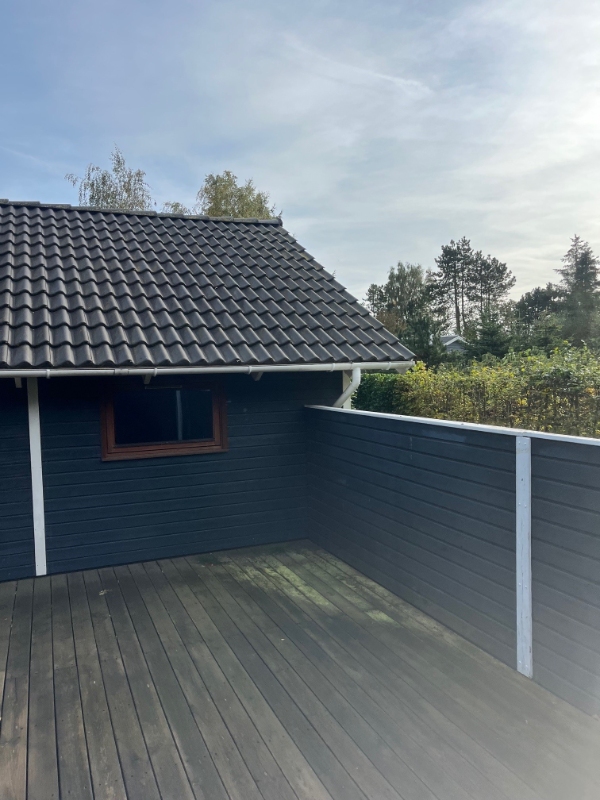 Opsætning af sort stål tagrende