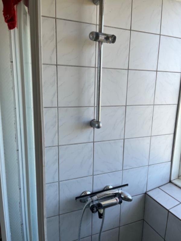 Microfibercement på lille badeværelse