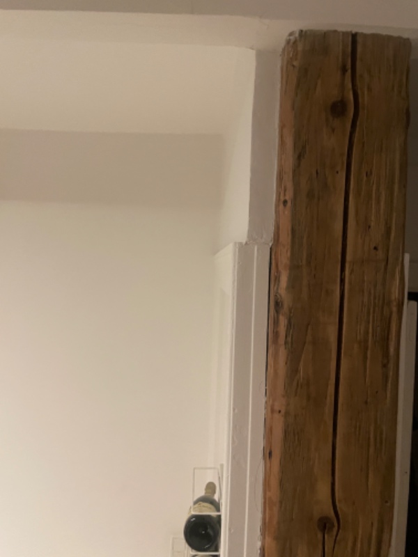 Fjerne karme, lukke til korrekt, spartle op og male.