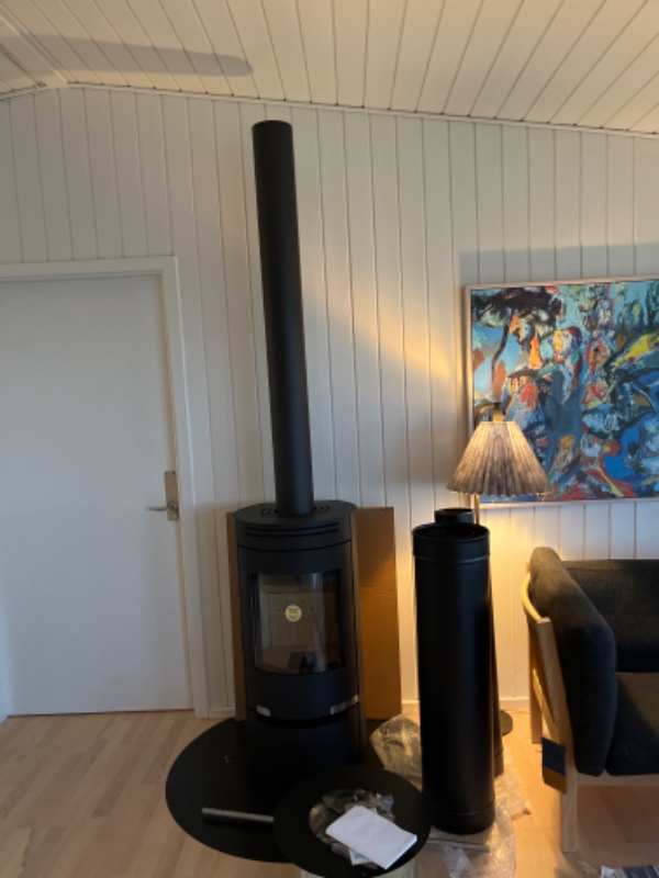 Montering af brændeovn og skorsten