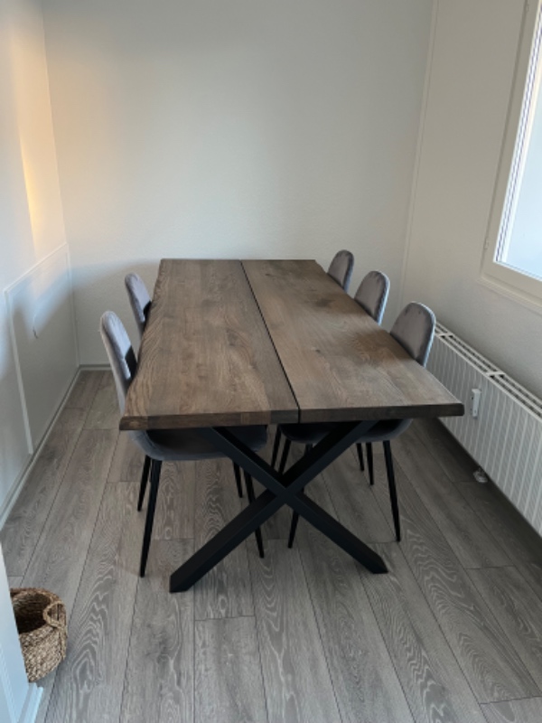 Ophængning af spisebord lampe samt 6 stk zebra gardiner der skal monteres.