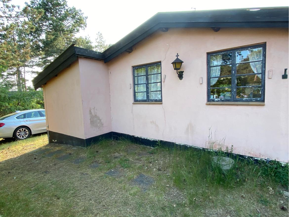 Maling og rep af facade som bedtår af pudset gasbeton.