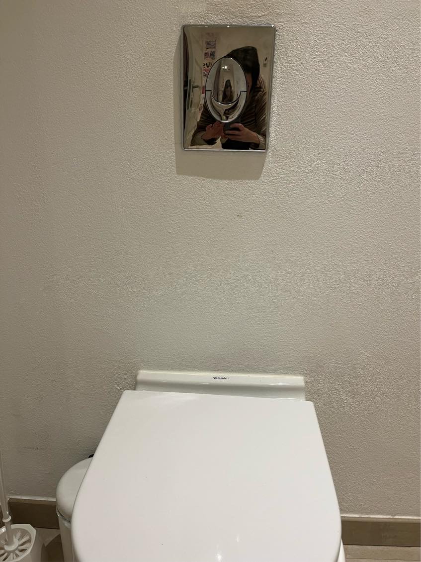 Væghæng toilet der løber