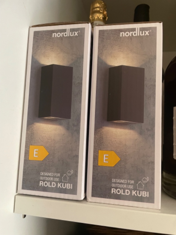 Opsætning af diverse hylder, biopejs, akustikpaneler, udendørs lamper