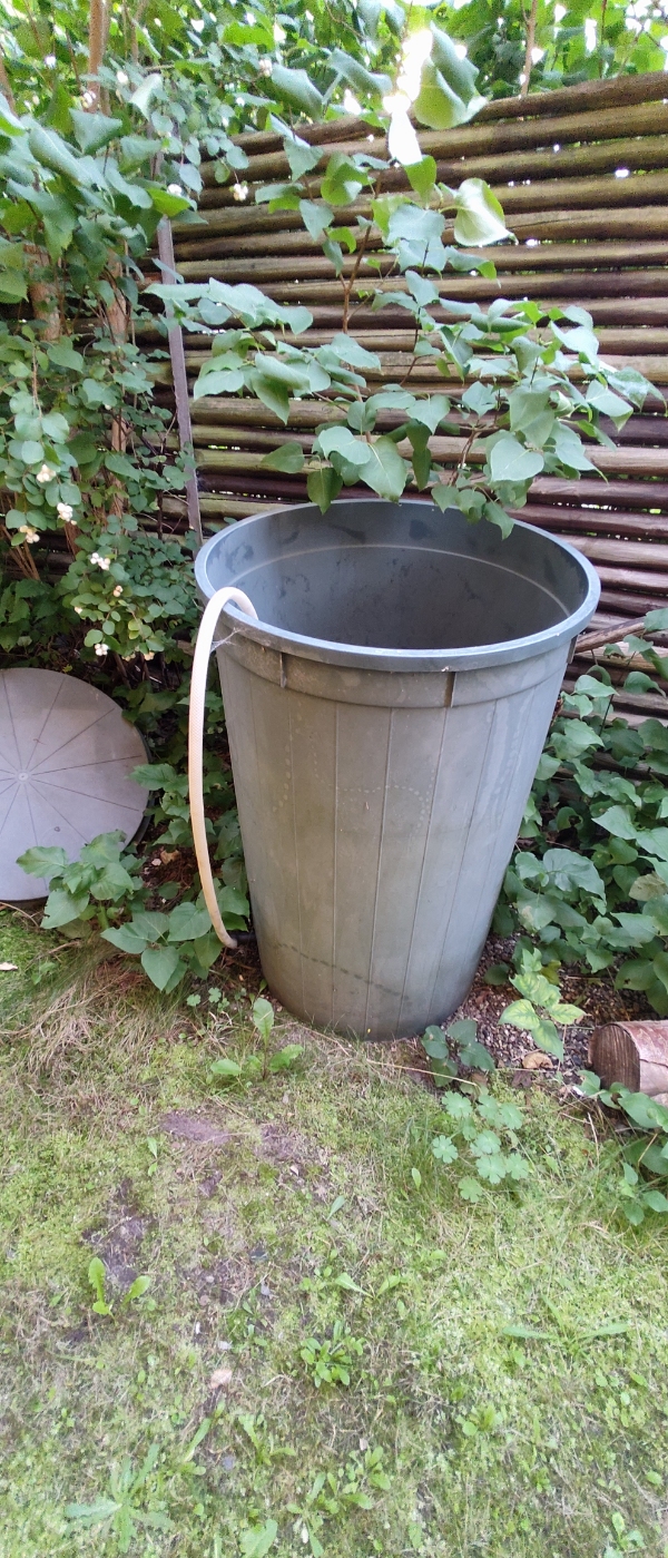 tilsluttet en regnvandopsamler