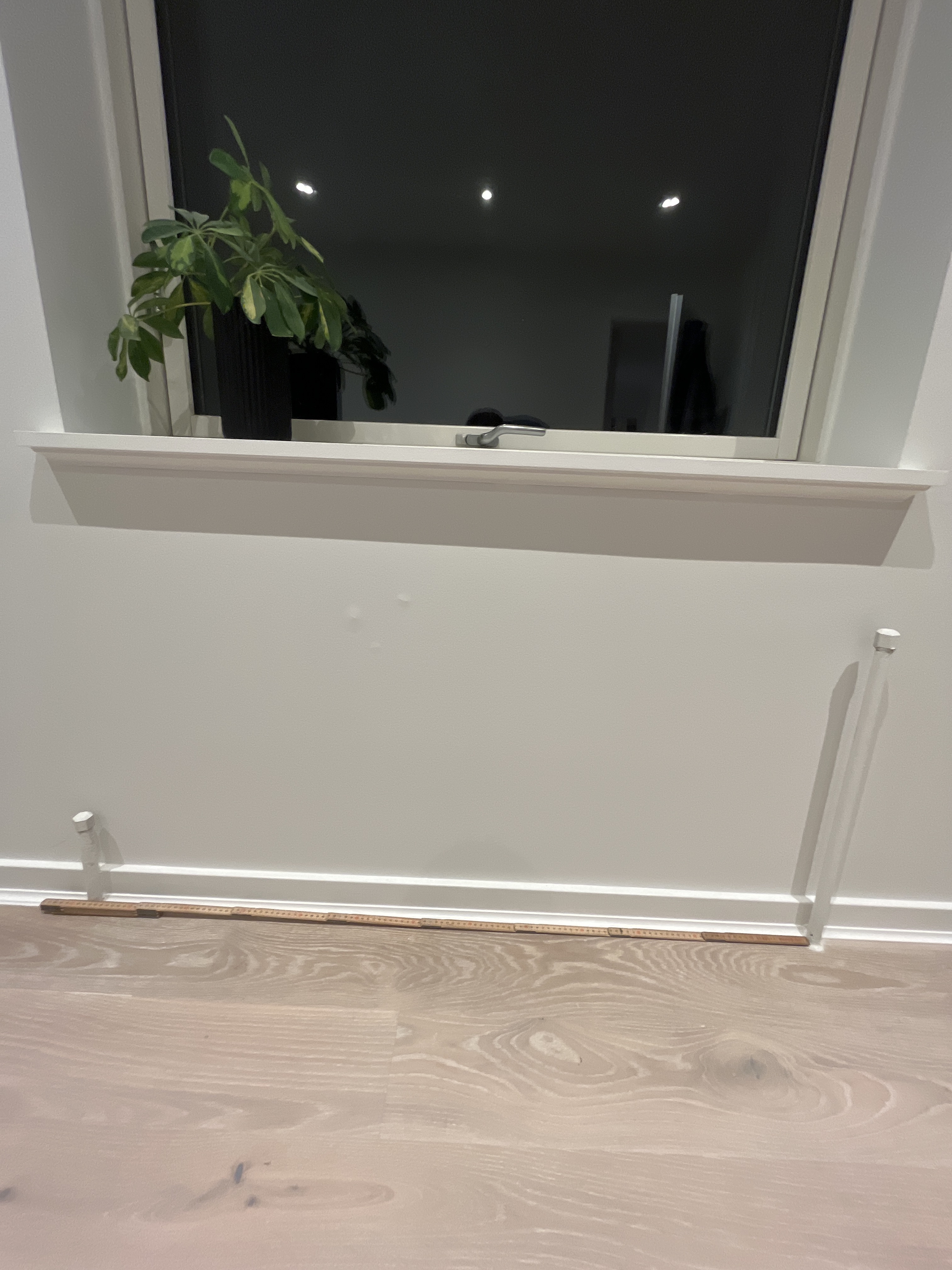 Opsætning af radiator (rør fra gulv)