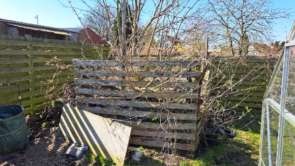 Fjerne stor kompostbunke