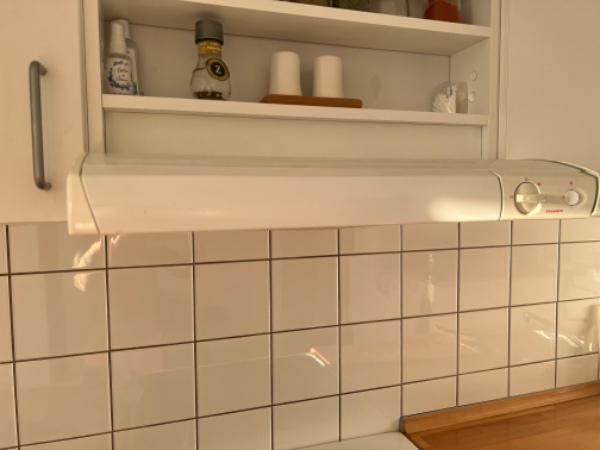 Emhætte - afmontering af gammel samt montering af ny