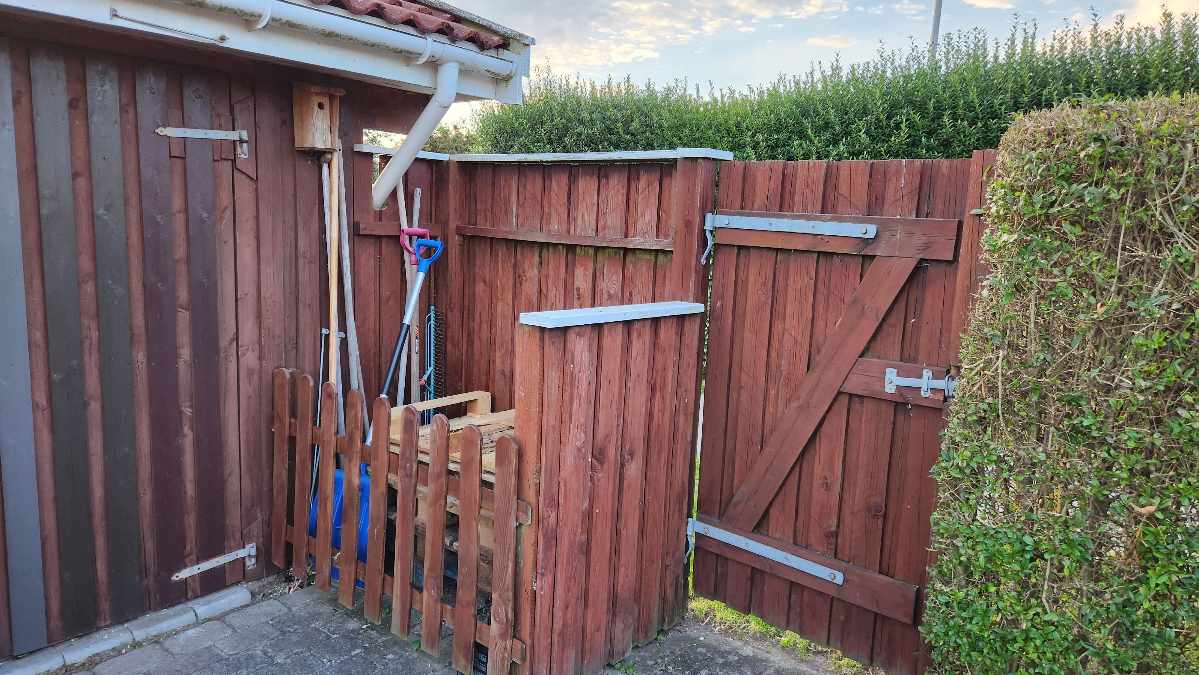 Træværk carport og skur