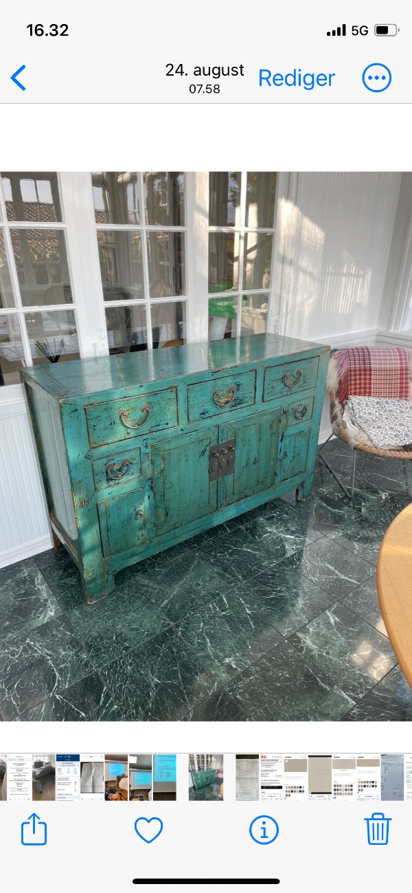 Sofaer og skænk flyttes