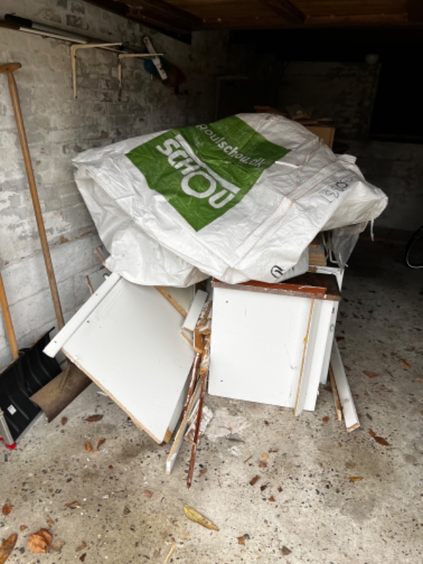 Byggeaffald på genbrugsplads