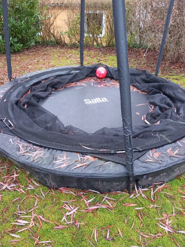 Nedgravning af trampolin