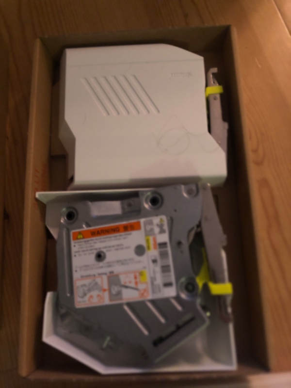 Jeg skal have monteret 4 beslag på 2 top skabe hvorefter der skal monteres en låge på .