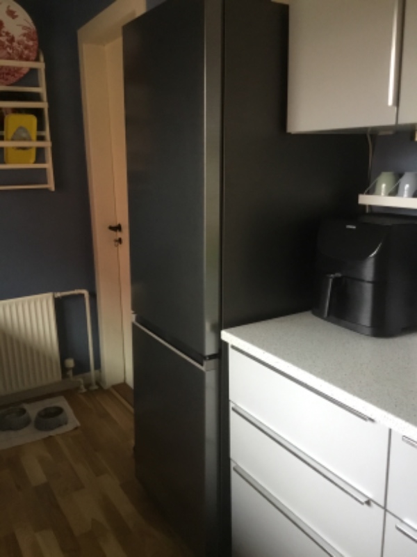 Vende låger på køle/fryseskab