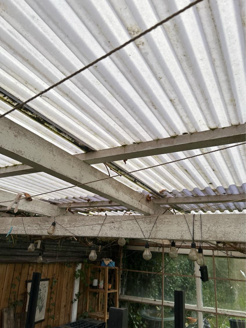 Skift af plastiktag på overdækket terrasse