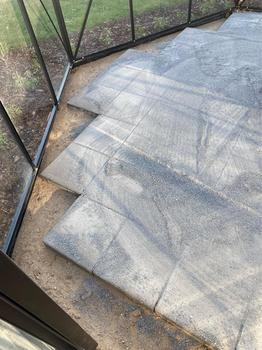 Jeg vil gerne have tilskåret/klipet fliser til mit orangeri, og så er der nogle få, der skal tilskæres til andre steder i haven🍀