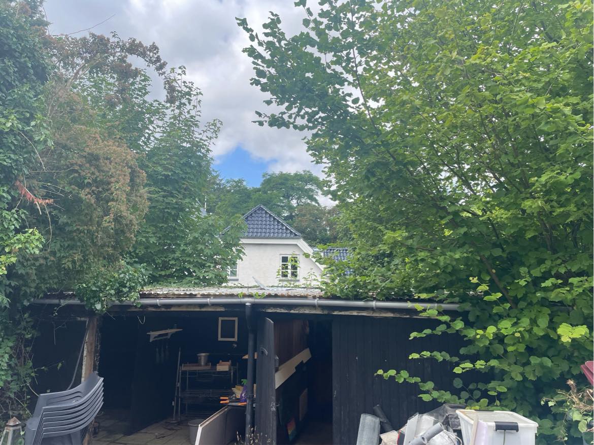 Pris på få lagt nyt bølgetag på skur samt sætte ny bordplade på