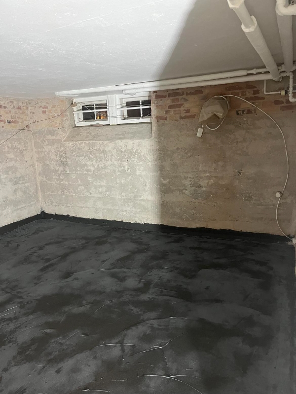 Montering af sisal gulvtæppe væg til væg i kælder