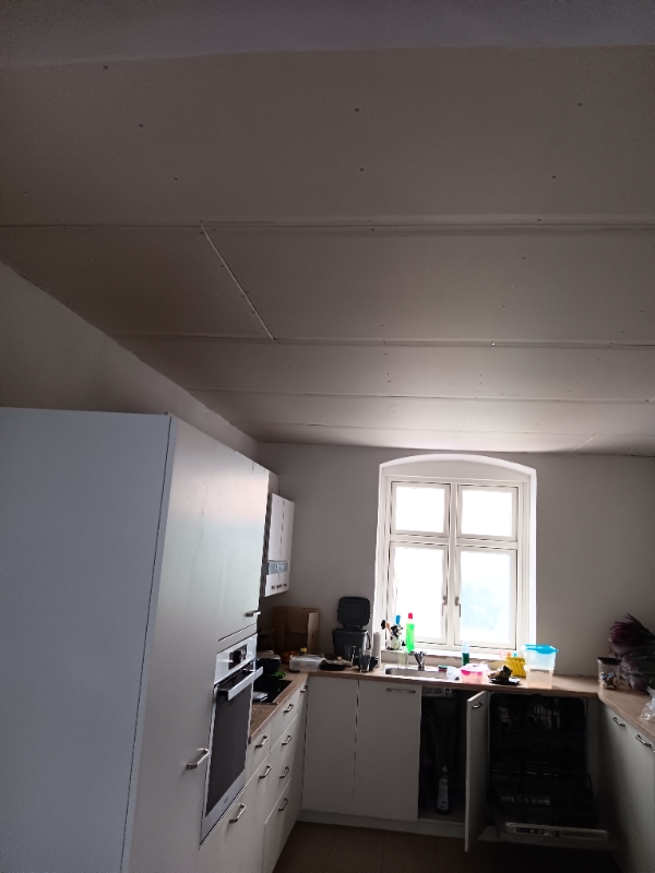 Fuldspartling og maling af loft