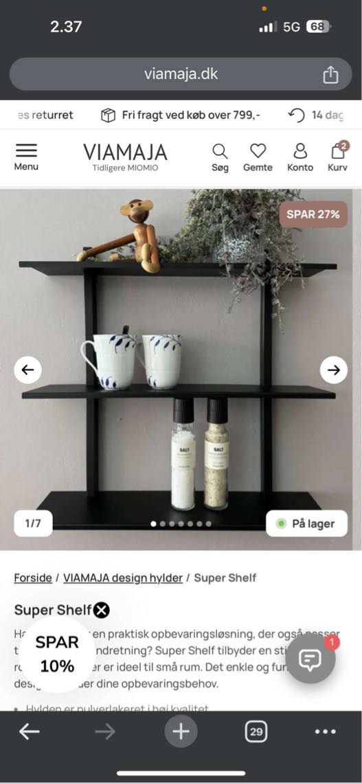 2 hylder skal sættes op, og en lampe i køkkenet.