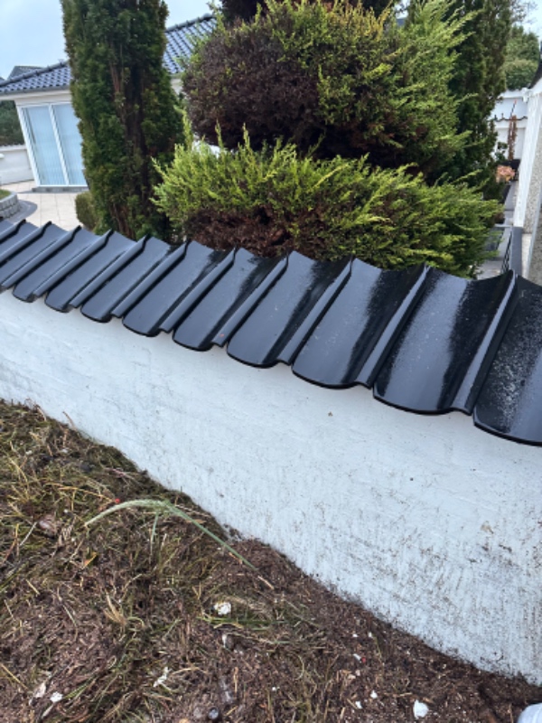 Grave sand væk fra mur